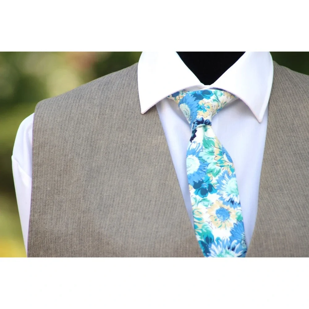 The Unbranded Brand floral necktie